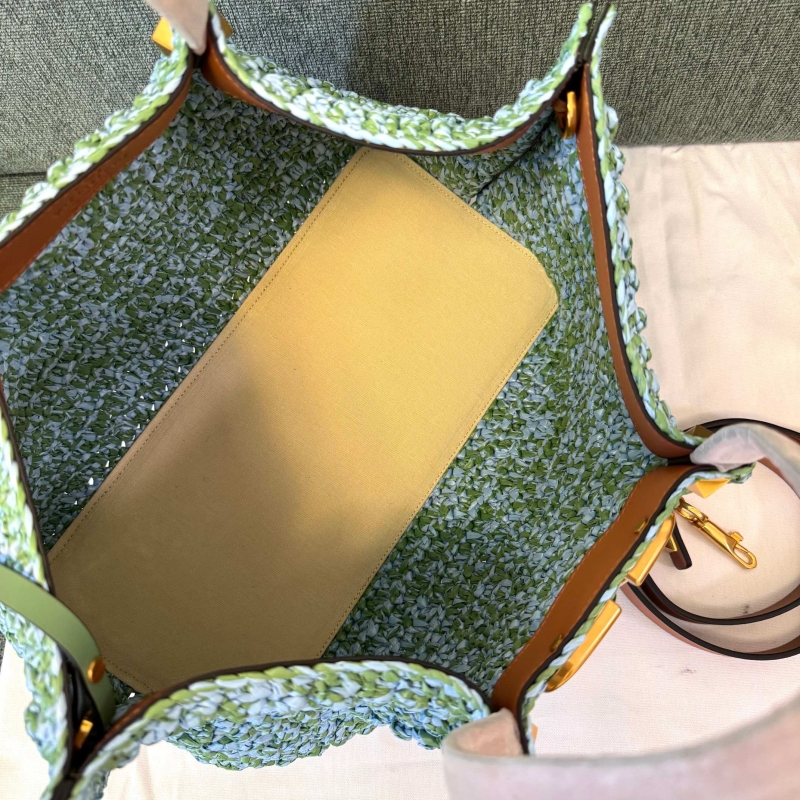 Va1e*ntin0 shopping bag